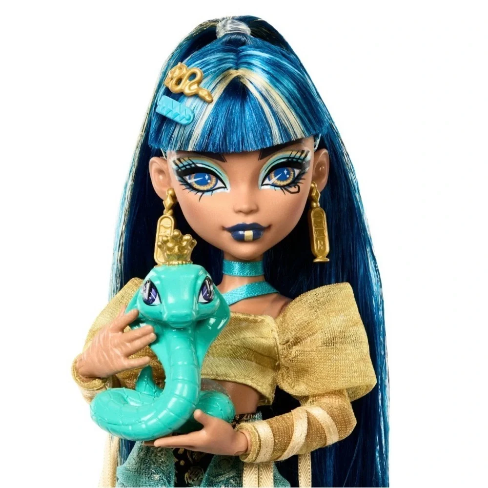 Monster High Cleo De Nile Doll in Golden Shirt with Pet Hissette and Accessories